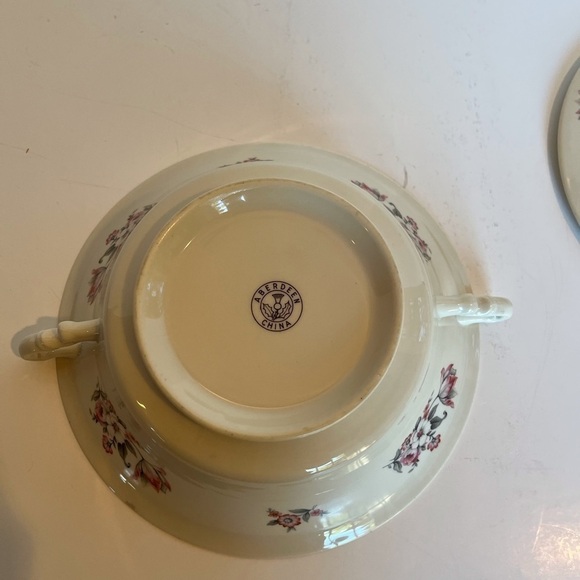 Aberdeen Moss Rose Round Covered Vegetable Dish - Picture 7 of 16